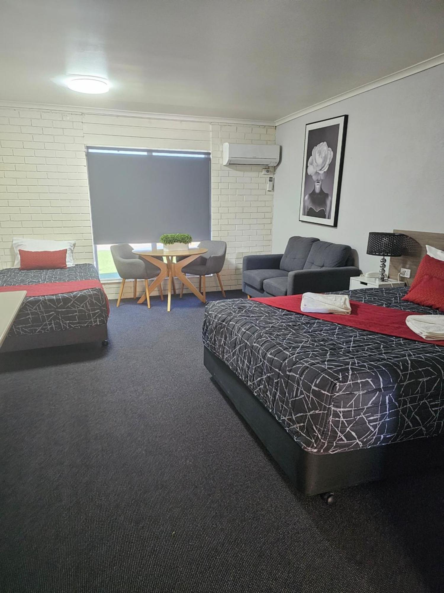 Cameo Inn Motel West Wyalong Ngoại thất bức ảnh